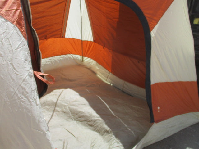 Load image into Gallery viewer, Used Eureka Copper Canyon 10 6 Person 10&#39; X 10&#39; Tent (Does not have proper bag)
