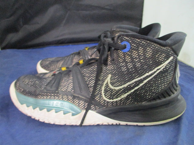 Load image into Gallery viewer, Used Nike Kyrie Irving Basketball Shoes Size 5
