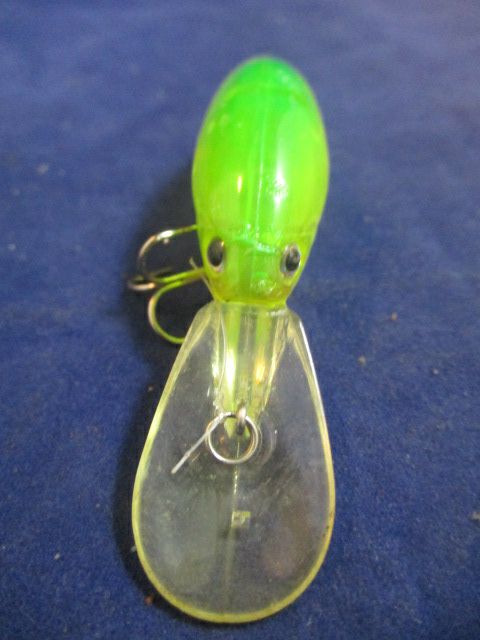 Load image into Gallery viewer, Used Green Rattling Crank Bait Lure
