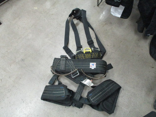 Used CMC Pro Series Harness System Size Large No liability