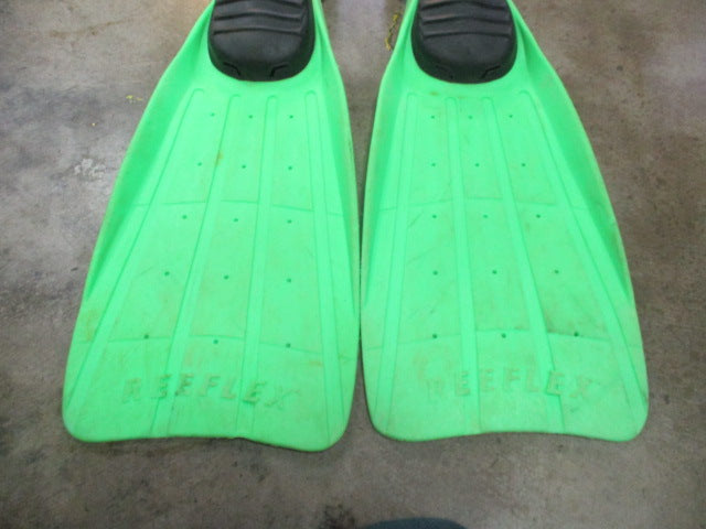 Load image into Gallery viewer, Used Wenoka Sea Style Scuba Fins Size Medium (40-42)
