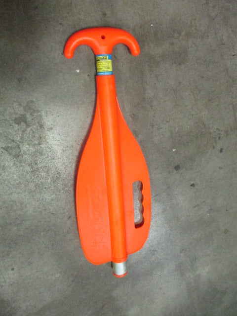 Load image into Gallery viewer, Used Sea Choice Compact Telescopic Paddle 18&quot; - 31&quot; - crack on base
