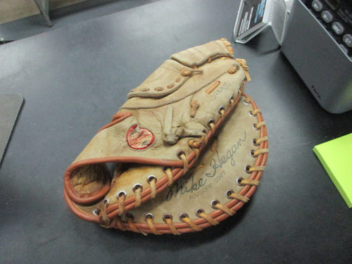 Vintage Spalding Mike Hegan Leather First Baseball Glove