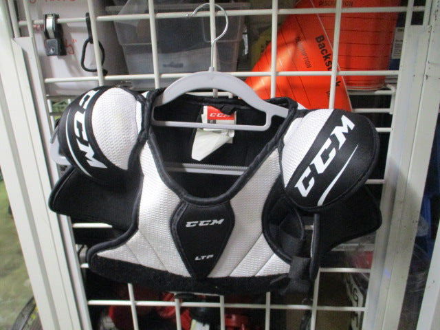 Load image into Gallery viewer, Used CCM LTP Junior Hockey Shoulder Pads Size Youth Medium
