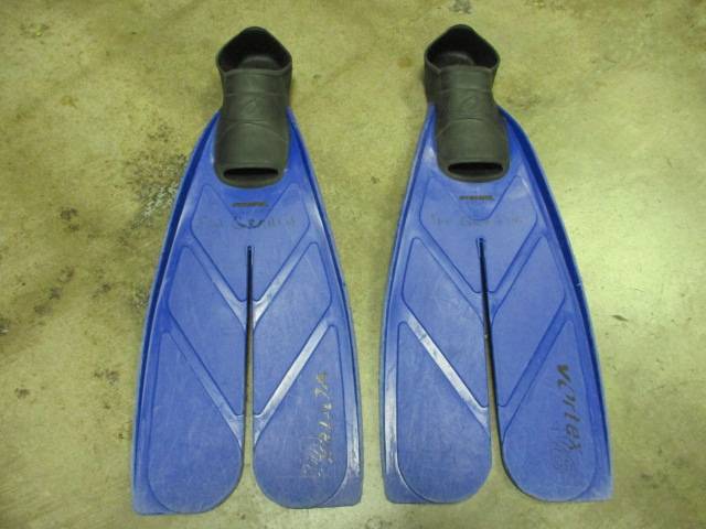 Load image into Gallery viewer, Used Oceanic Vortex V6 Split Fins Size 4-5
