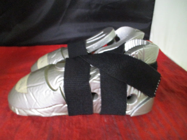 Load image into Gallery viewer, Used Tiger Claw Legend Foam 9&quot; Sparring Shoes
