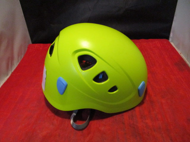 Load image into Gallery viewer, Used Petzl Picchu Youth Climbing/Clycing Helmet
