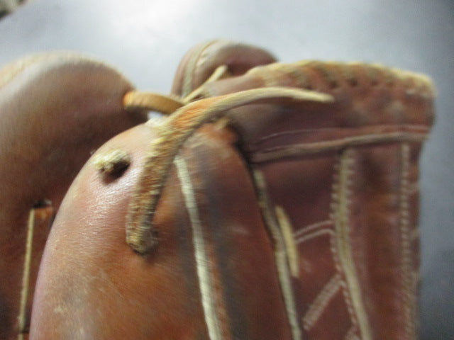 Load image into Gallery viewer, Vintage CMG Cannon Pro Model Leather Baseball Glove LH (Needs Re-Lace)
