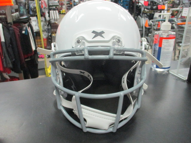 Load image into Gallery viewer, New Xenith X2E+ Youth White Helmet &amp; Grey XRS-21X Facemask/Standard Fit Medium
