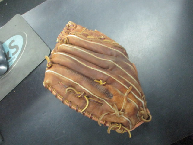 Load image into Gallery viewer, Vintage Nokona AMG 175 12&quot; Leather Baseball Glove
