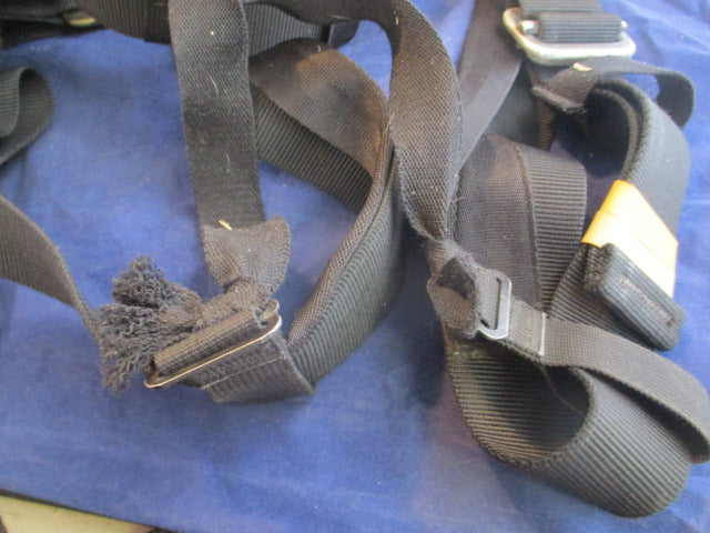 Load image into Gallery viewer, Used Yates Life Safety Full Body Harness - damaged straps
