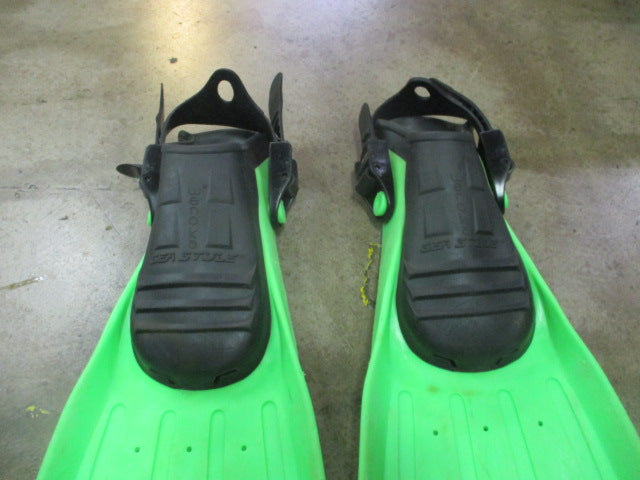 Load image into Gallery viewer, Used Wenoka Sea Style Scuba Fins Size Medium (40-42)
