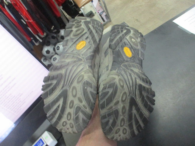 Load image into Gallery viewer, Used Merrell Hiking Shoes Size Size 8.5
