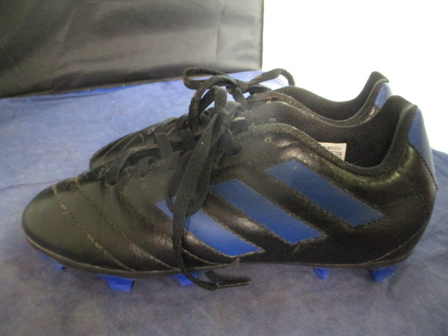 Load image into Gallery viewer, Used Adidas Soccer Cleats Size 2
