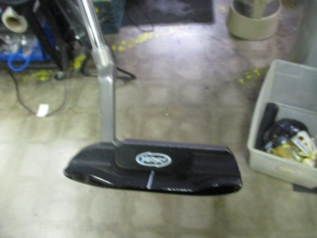 Load image into Gallery viewer, Used YES! C-Groove Callie 34&quot; Putter
