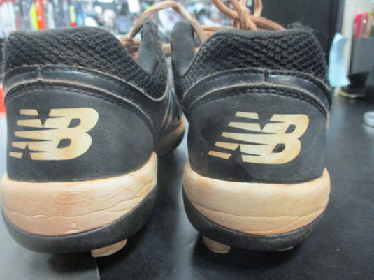 Used New Balance Cleats Size 4 DAMAGE ON CLEATS