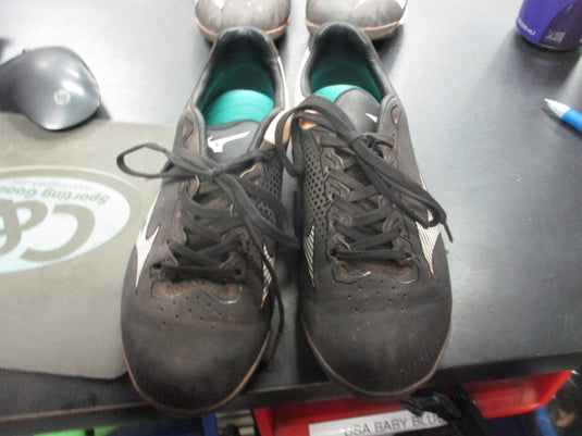 Used Mizuno Size 3.5 Cleats