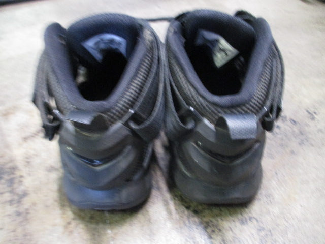 Load image into Gallery viewer, Used Nike Lebron James Black Basketball Shoes Size 5.5
