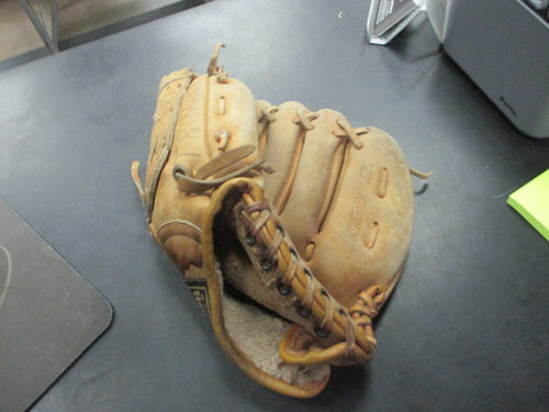 Used Wilson Jim Catfish Hunter Leather Baseball Glove