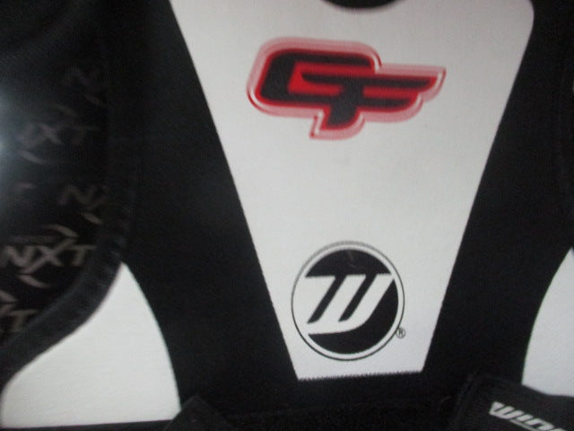 Load image into Gallery viewer, Used Winnwell G Force Youth Hockey Shoulder Pads
