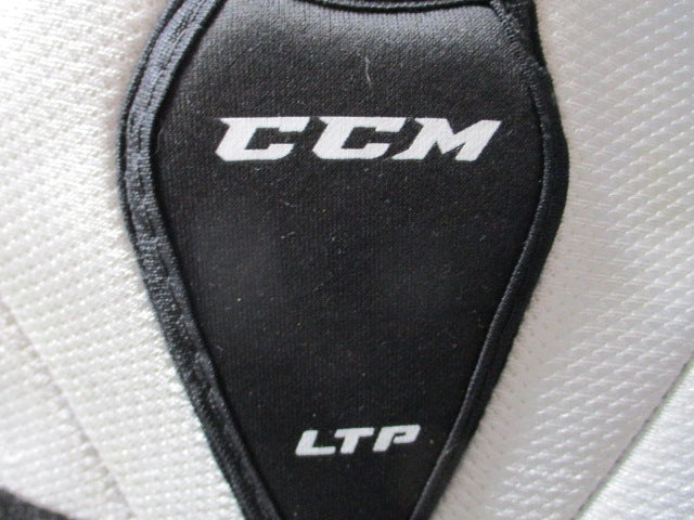 Load image into Gallery viewer, Used CCM LTP Junior Hockey Shoulder Pads Size Youth Medium
