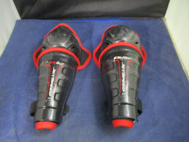 Load image into Gallery viewer, Used CCM Jetspeed 8&quot; Junior Hockey Shin Pads
