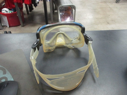 Used Scubapro Crystal Vu Plus Scuba Mask