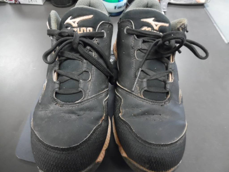 Load image into Gallery viewer, Used Mizuno Womens Size 5.5 Metal Softball Cleats
