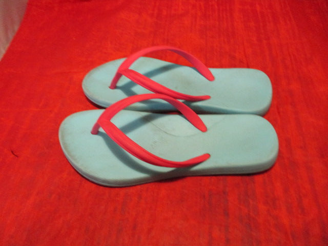 Load image into Gallery viewer, Used Blue Flip Flops Youth Size 2/3
