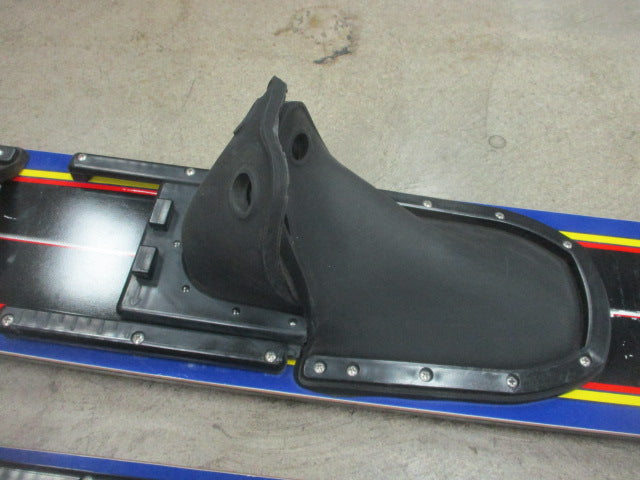 Load image into Gallery viewer, Used Redline Kidder Combo Water Skis 66&quot; (One Fin Has Damage)
