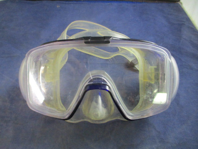 Load image into Gallery viewer, Used Tusa Visio Tri-Ex Adult Swim Mask w/ Case
