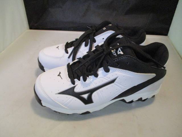 Load image into Gallery viewer, New Mizuno Swift 4 Metal Softball Cleats Size 5
