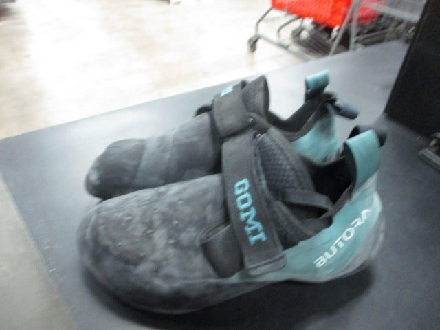 Load image into Gallery viewer, Used Butora Gomi Climbing Shoes Size Unknown
