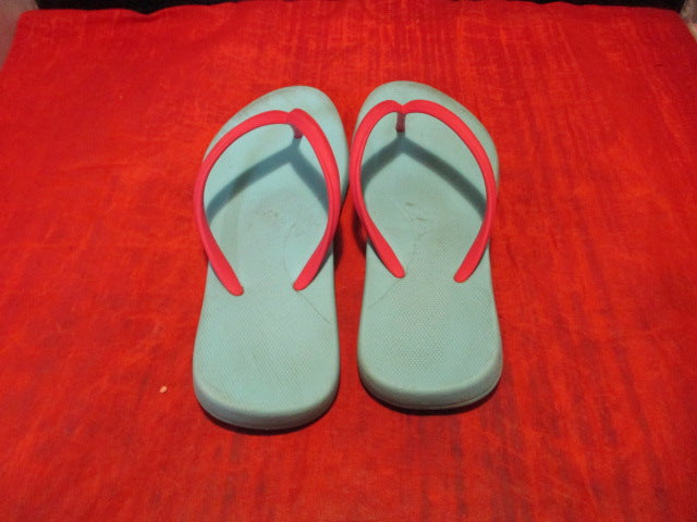 Load image into Gallery viewer, Used Blue Flip Flops Youth Size 2/3
