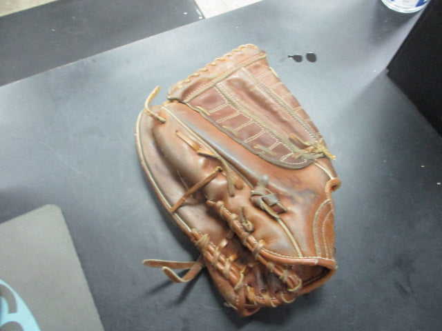 Load image into Gallery viewer, Vintage CMG Cannon Pro Model Leather Baseball Glove LH (Needs Re-Lace)
