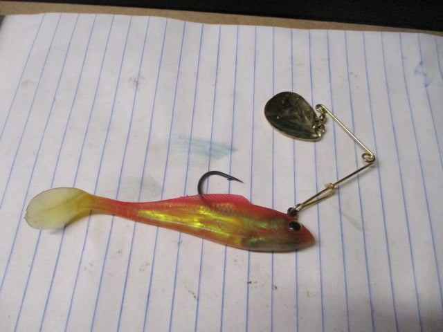 Load image into Gallery viewer, Used Bea Spinnerbait w/ Swim Shad Lure
