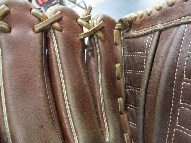 Load image into Gallery viewer, Vintage CMG Cannon Pro Model Leather Baseball Glove LH (Needs Re-Lace)
