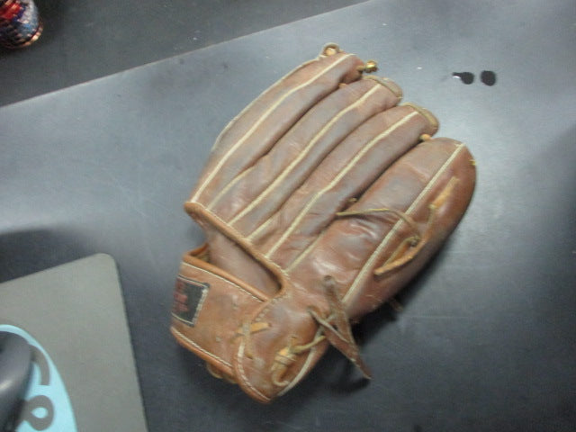 Load image into Gallery viewer, Vintage CMG Cannon Pro Model Leather Baseball Glove LH (Needs Re-Lace)
