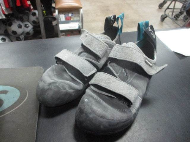 Load image into Gallery viewer, Used Scarpa Origin Climbing Shoes Size 8.5
