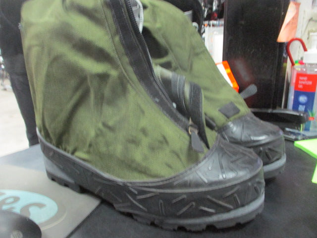 Load image into Gallery viewer, Used Scarpa Boots Men&#39;s Size 11 with Green Covers
