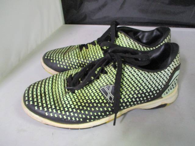 Load image into Gallery viewer, Used Vizari Turf Soccer Cleats Size 5
