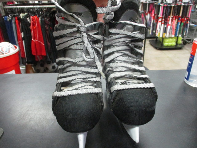 Load image into Gallery viewer, Used Bauer Vapor Stream Junior Hockey Skates Size 1EE
