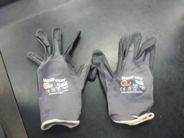 Load image into Gallery viewer, Used MaxiFoam G-Tek Gloves Size Small
