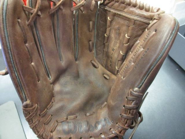 Load image into Gallery viewer, Used Wilson A2000 K33 Lefty Baseball Glove 12&quot; (LHT)
