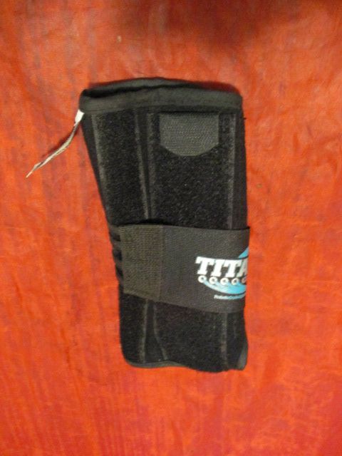 Load image into Gallery viewer, Used Titan Wrist Brace -Universal Left
