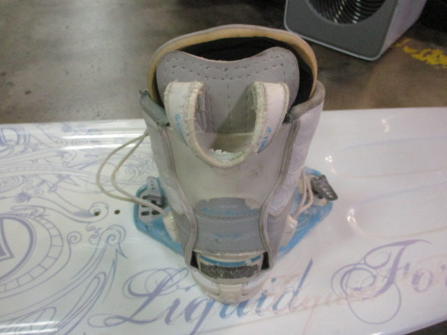 Load image into Gallery viewer, Used Liquid Force Cadence 131 Wakeboard w/ Liquid Force Bindings
