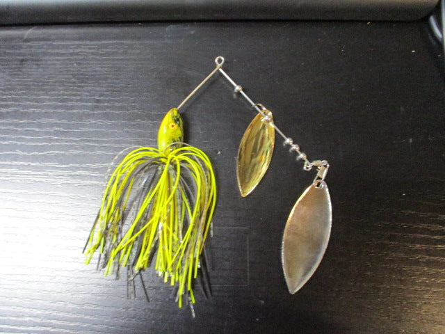 Load image into Gallery viewer, Used Gold Spinnerbait Lure
