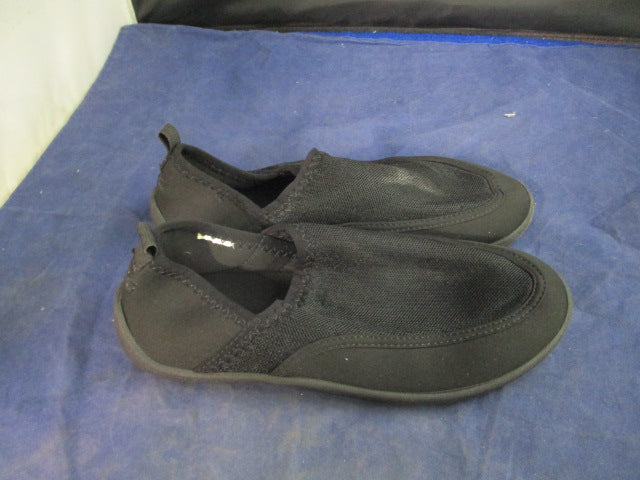 Load image into Gallery viewer, Used DSG Water Shoes Youth Size 3
