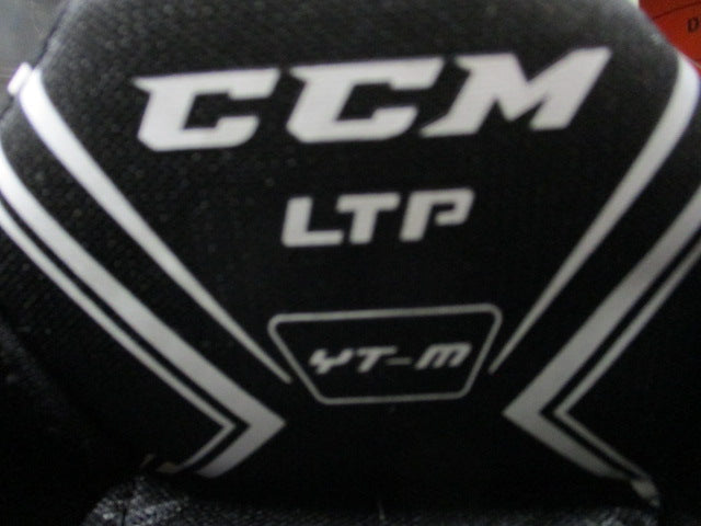 Load image into Gallery viewer, Used CCM LTP Hockey Breezers Size Youth Medium
