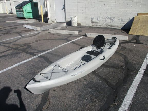 Load image into Gallery viewer, Used Emotion Stealth 11 Angler Fishing Kayak 11&#39;
